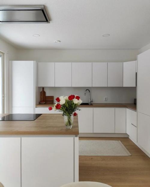 Белый цвет в интерьере успокаивающее действие оказывает. 04