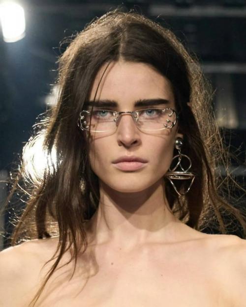 Когда не успел помыть голову: в моду вошел тренд на Депрессивные Волосы. 01