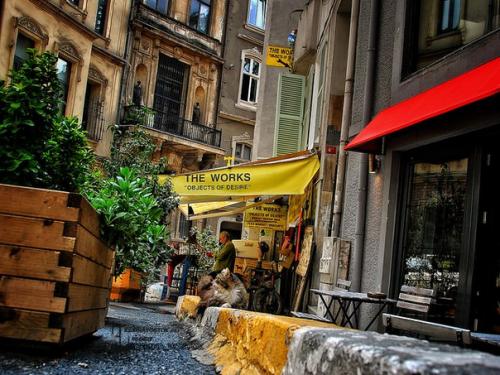 Хотите совершить небольшое путешествие во времени и увидеть, как жили в Стамбуле в начале прошлого века? 03