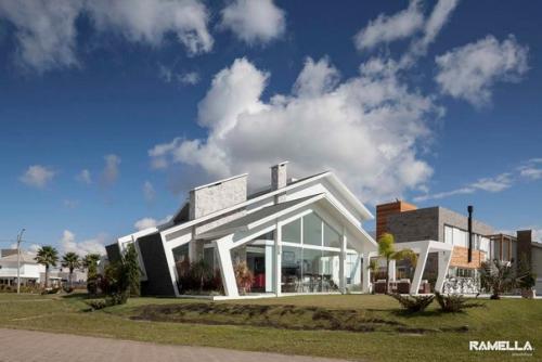 Часть 2. галечный дом (Casa Shingle) в Бразилии от Ramella Arquitetura. 
