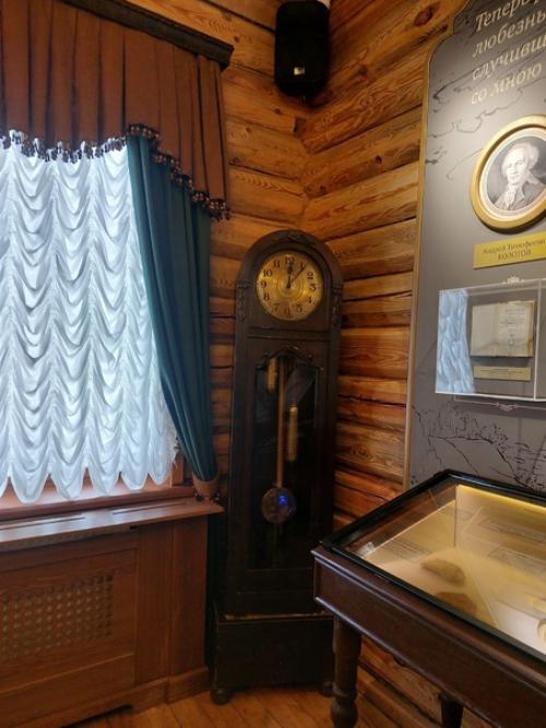 Тульские поэты оказались первыми экскурсантами музея - усадьбы Дворяниново после его радикального переоснащения. 04