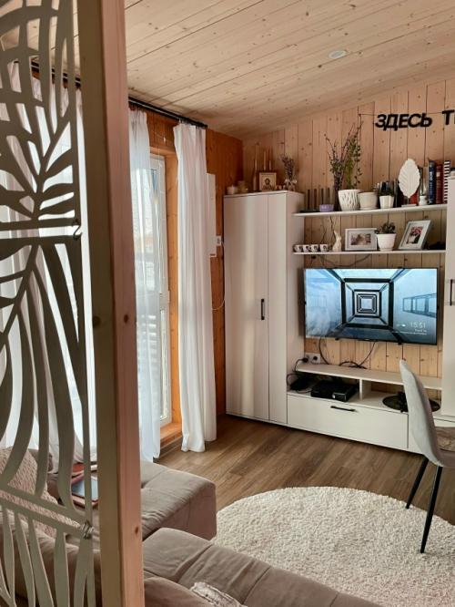 Кухня собранная своими силами на скандинавский мотив и уютные детали интерьера прекрасного модульного дома. 01