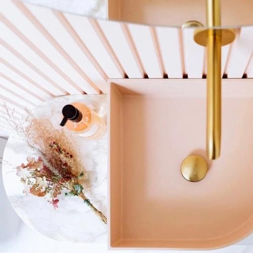 За свою историю дизайн ванных комнат претерпевал различные перемены. 02