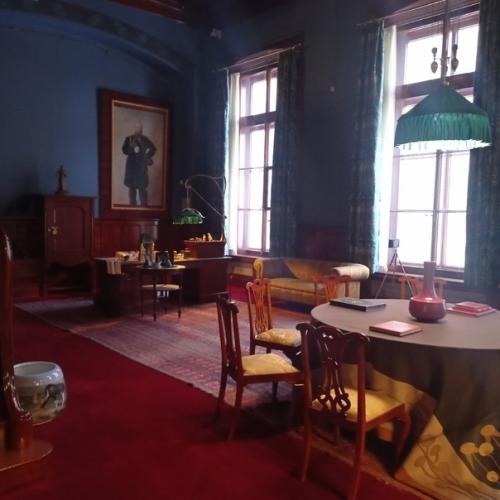 Экскурсия впечатлила по александровскому дворцу меня очень. 01