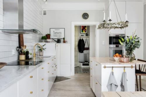 Ярко-розовая и голубая скандинавская квартира. 05