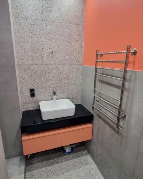 Преимущества сочетания плитки и краски в санузлах: 01