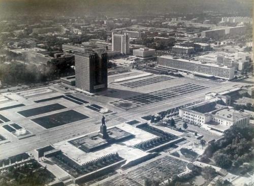 Здание концертного зала Бахор. 02