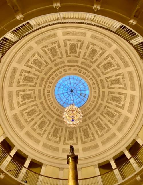 Комуинтересно прогулкипогороду.  Дворцовый переход. 02