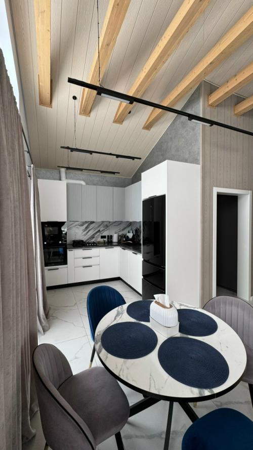 В продолжение предыдущего поста мы прикладываем фотографии интерьера дома по проекту Hasten - 121.

