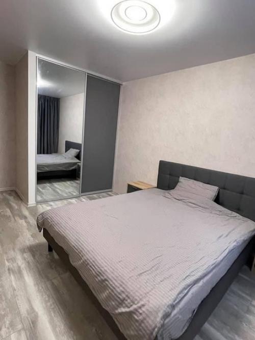 Квартира холостяка.  Хозяин квартиры сам продумал обстановку, цветовое решение. 07