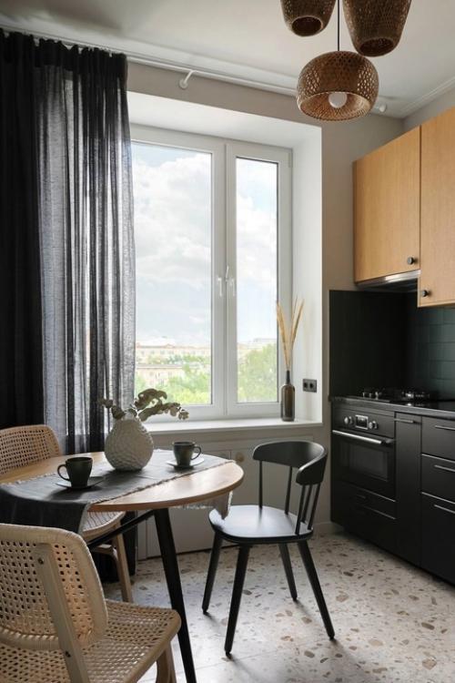 Уютный интерьер в сталинке для молодой пары. 01