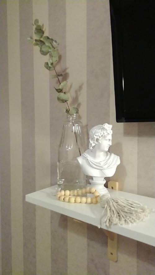 Не всегда есть возможность сделать ремонт или купить новую мебель, а жить в уюте хочется прямо сейчас. 06