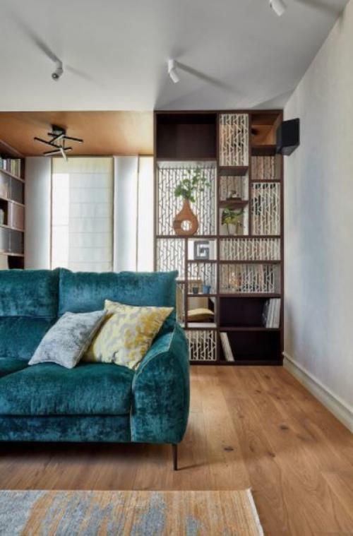 Этническая гостиная с отделкой из древесины. 02