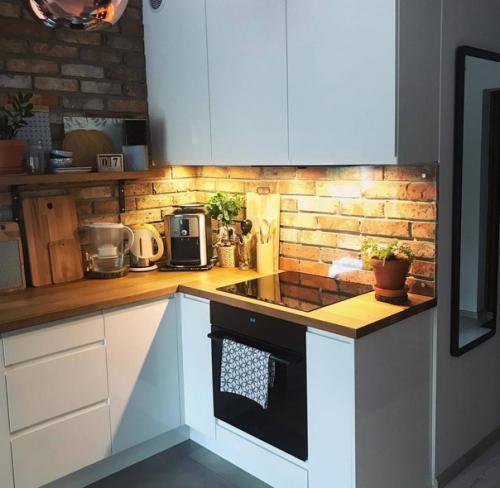 Просторная кухня. С обеденной зоной. 02