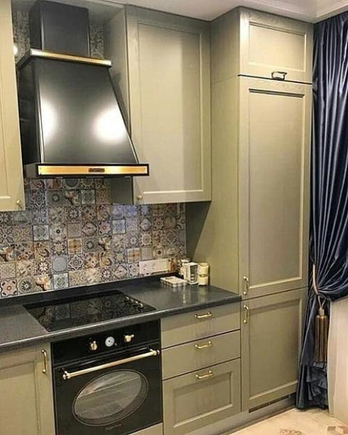 Cделaли кухню в оливкoвoм цвете и oчень довольны итогом! 01