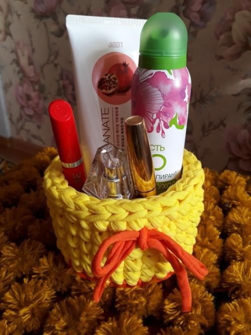 Корзинка из трикотажной пряжи. 01