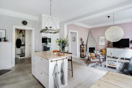 Ярко-розовая и голубая скандинавская квартира. 03