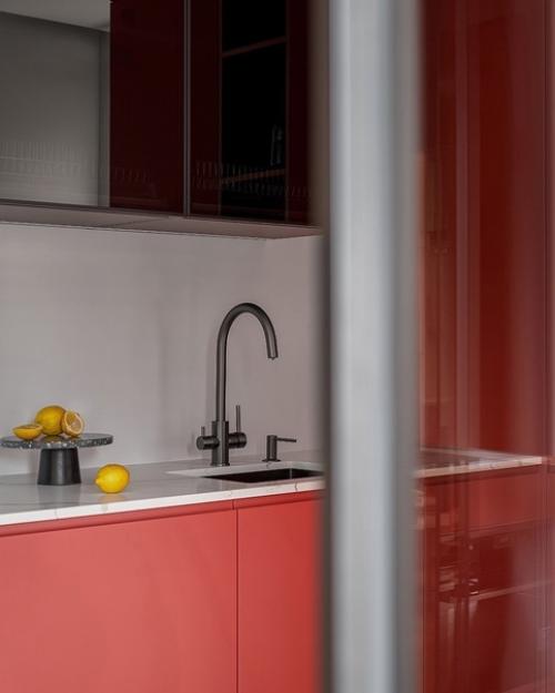 Интерьер создавался таким образом, чтобы здесь было комфортно взрослым людям. 02