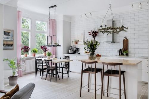 Ярко-розовая и голубая скандинавская квартира. 02