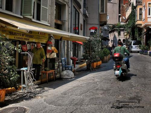 Хотите совершить небольшое путешествие во времени и увидеть, как жили в Стамбуле в начале прошлого века? 02