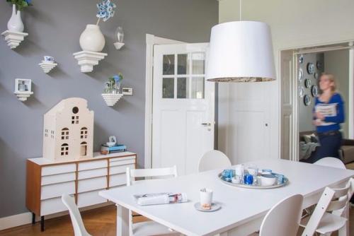 Современный интерьер дома, который принадлежит голландскому дизайнеру, редактору и стилисту Haikje Verberk и ее супругу Rik Lebouille. 03