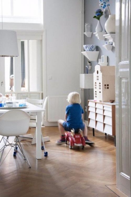 Современный интерьер дома, который принадлежит голландскому дизайнеру, редактору и стилисту Haikje Verberk и ее супругу Rik Lebouille. 04