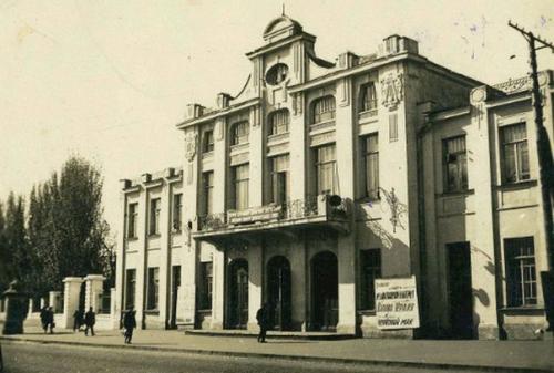 Зимний театр - театр имени М. горького. 03