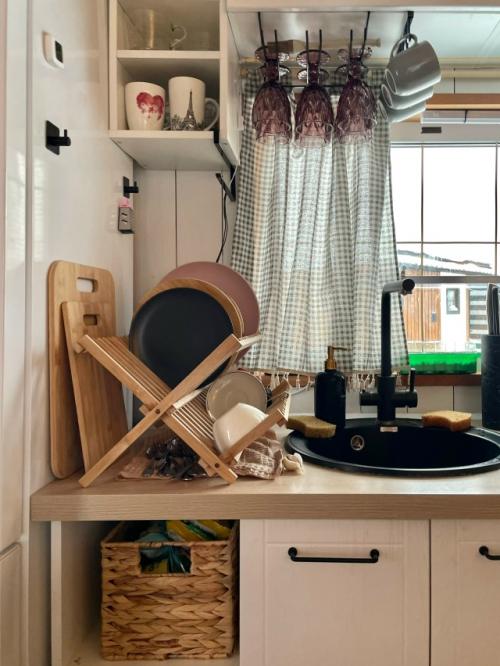 Кухня собранная своими силами на скандинавский мотив и уютные детали интерьера прекрасного модульного дома. 06