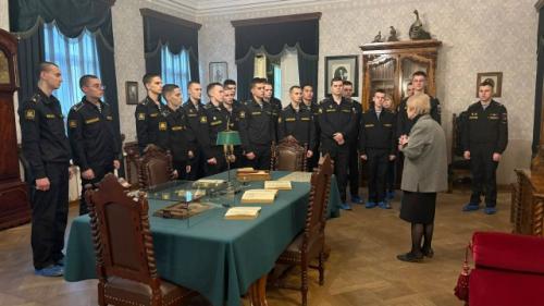 Курсанты морского корпуса Петра великого посетили дом - музей Николая Некрасова. 

