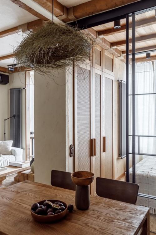 Спальня, реализовывая которую, мы постоянно сталкивались с мнением: все странно и ничего не получится, но в итоге влюбились в неё почти все. 03