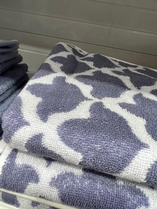 До весны остаются считанные дни, поэтому мы рассказываем, как поскорее вдохнуть легкое, нежное настроение в интерьер, добавив всего пару деталей. 05