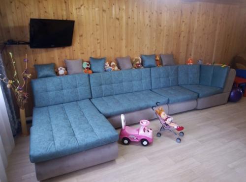 Огромный диван атланта, может использоваться, как центральный объект интерьера. 03