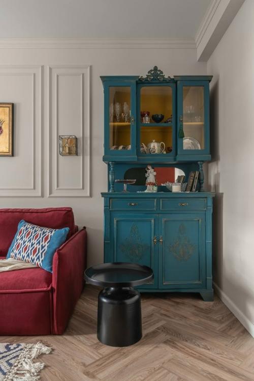 Мне было невероятно приятно, участвовать в создании интерьера, этой невероятной, дизайнерской квартиры.
