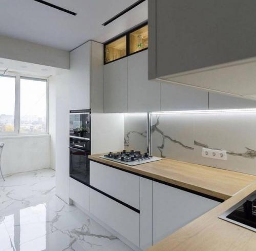 Просторная кухня. В белом цвете. 01