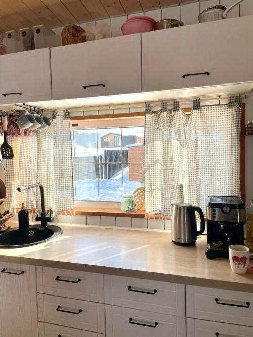 Кухня собранная своими силами на скандинавский мотив и уютные детали интерьера прекрасного модульного дома. 07