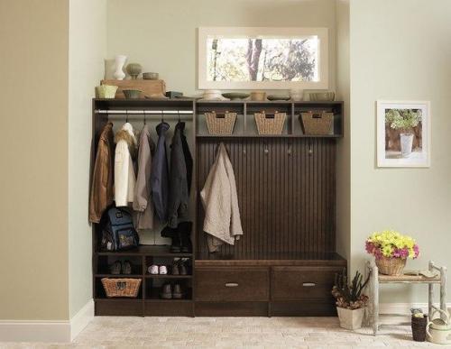 Независимо от того, однокомнатная у вас квартира или двухэтажный коттедж, именно с прихожей начинается знакомство с общим интерьером. 05