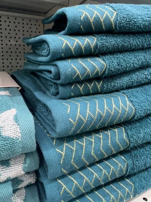 До весны остаются считанные дни, поэтому мы рассказываем, как поскорее вдохнуть легкое, нежное настроение в интерьер, добавив всего пару деталей. 03