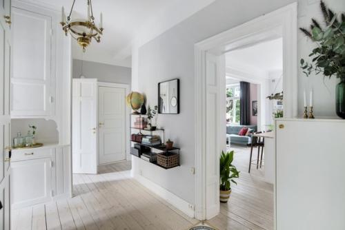 Ярко-розовая и голубая скандинавская квартира. 08