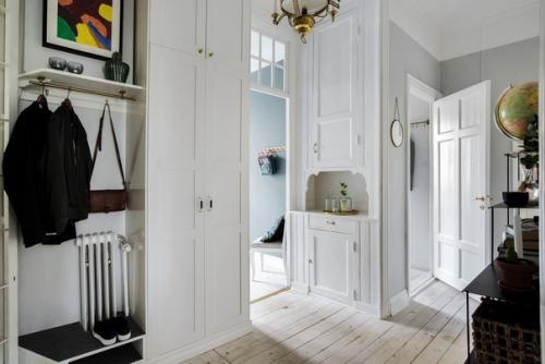 Ярко-розовая и голубая скандинавская квартира. 07