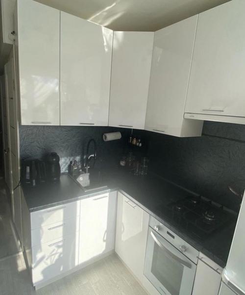 Небольшая кухня. Современная. 02