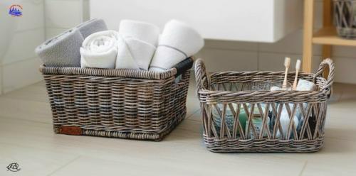 Корзинки - коробочки плетёные применимы везде: кухня, гостиная, прихожая, столовая, ванная комната, веранда, терраса, балкон. 04