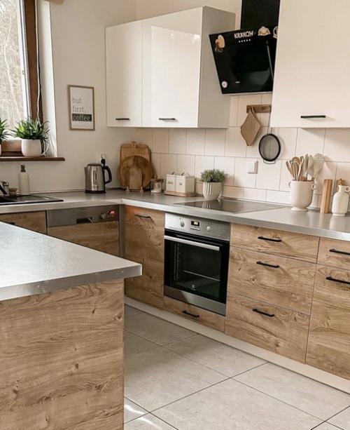 Уютный домик.  Простой способ создать модное сочетание - выкрасить стены в белый цвет и дополнить интерьер деревянными предметами мебели и декора. 07