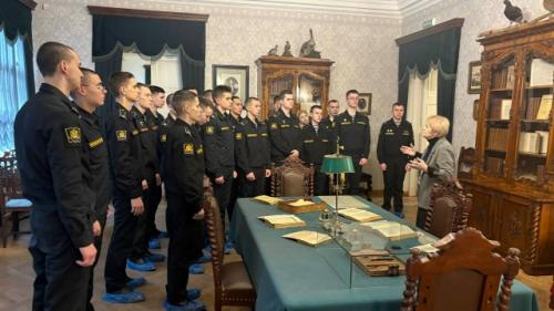 Курсанты морского корпуса Петра великого посетили дом - музей Николая Некрасова. 01