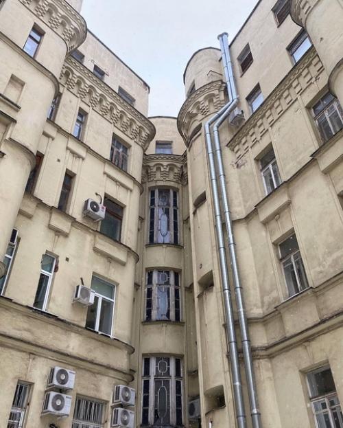 Дом актера на Арбате 35 (так же известного как дом с Рыцарями архитектора Валентина Евгеньевича Дубовского. 09 Дом актера на Арбате 35 (так же известного как дом с Рыцарями архитектора Валентина Евгеньевича Дубовского. 09