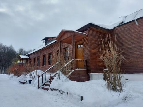 Тульские поэты оказались первыми экскурсантами музея - усадьбы Дворяниново после его радикального переоснащения. 01