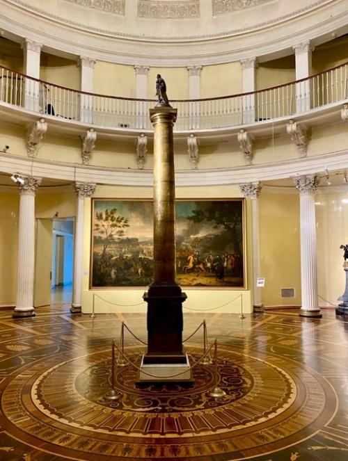 Комуинтересно прогулкипогороду.  Дворцовый переход. 01