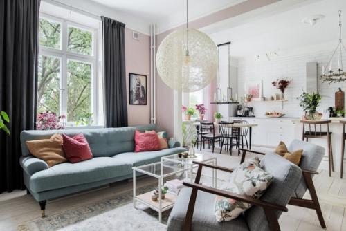 Ярко-розовая и голубая скандинавская квартира. 06