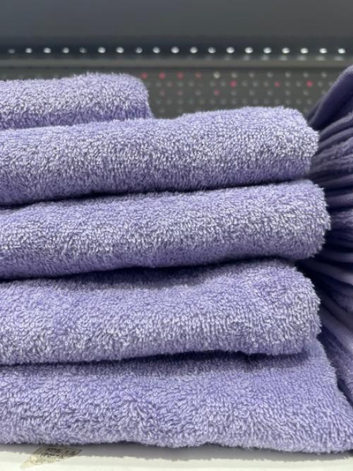 До весны остаются считанные дни, поэтому мы рассказываем, как поскорее вдохнуть легкое, нежное настроение в интерьер, добавив всего пару деталей. 02