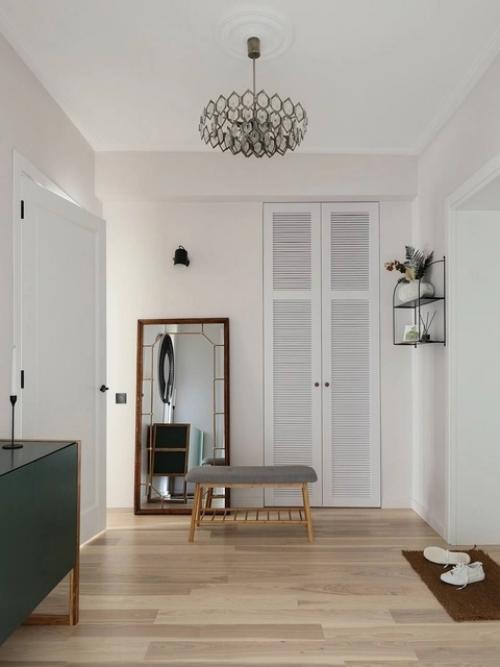 Уютный интерьер в сталинке для молодой пары. 05