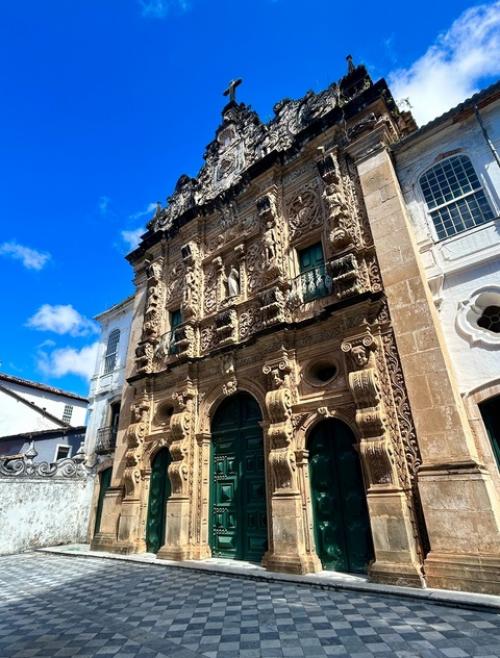 Сальвадор - это не просто город, а настоящая сокровищница бразильской истории, культуры и атмосферы карнавала! 05